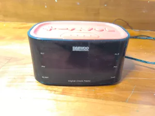 Radio Despertador Daewoo Digital