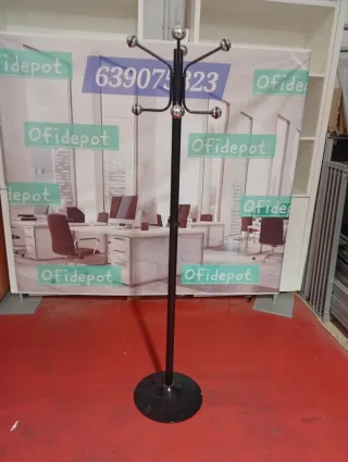 Perchero de oficina negro y plateado