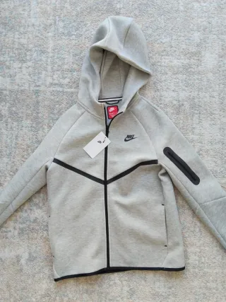 Chándal Nike Tech Gris con etiqueta 1,58cm/170cm