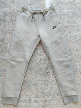 Chándal Nike Tech Gris con etiqueta 1,58cm/170cm
