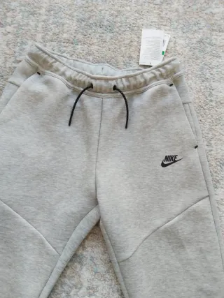 Chándal Nike Tech Gris con etiqueta 1,58cm/170cm