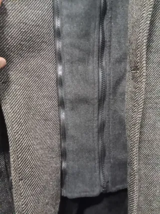 Abrigo  gris y negro