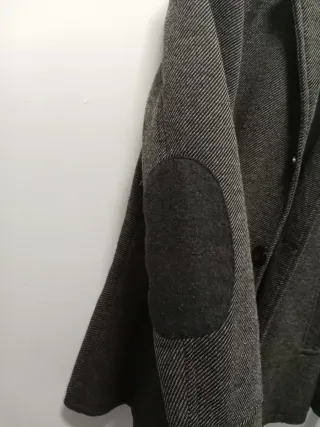 Abrigo  gris y negro