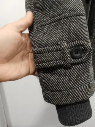 Abrigo  gris y negro