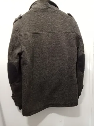 Abrigo  gris y negro