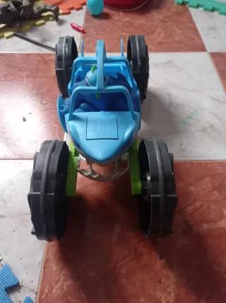 Coche de juguete azul para niños