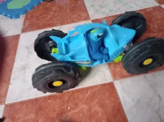 Coche de juguete azul para niños