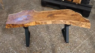 Panchina in legno di ulivo con gambe in metallo