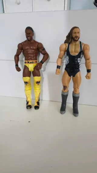 2 Figuras WWE Kofi Kingston y Peton Buch