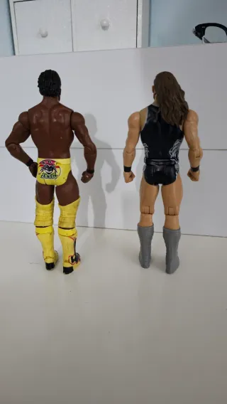 2 Figuras WWE Kofi Kingston y Peton Buch