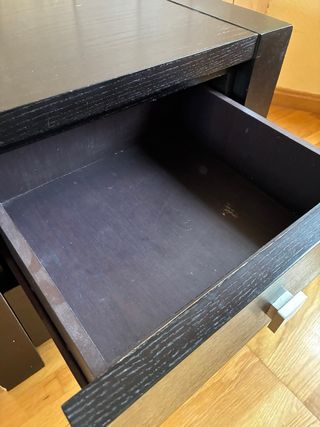 Mesita de noche negra