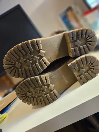 Botines marrones con cremallera y cordones