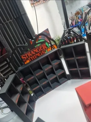 Expositor Kinder Joy Stranger Things