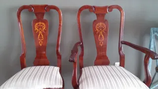 Mobili da pranzo in legno e tessuto