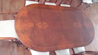Mobili da pranzo in legno e tessuto