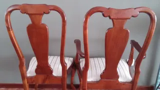 Mobili da pranzo in legno e tessuto