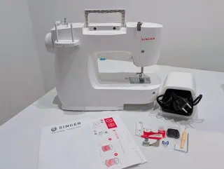 Máquina de coser SINGER M2105