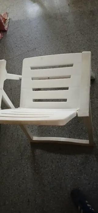 Silla de plástico blanca plegable