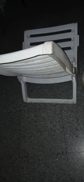 Silla de plástico blanca plegable