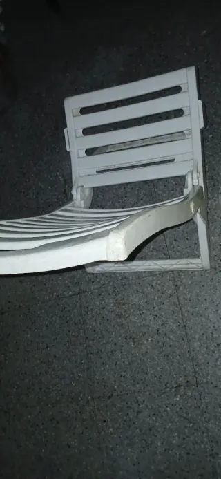 Silla de plástico blanca plegable