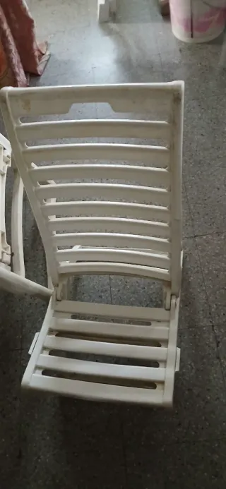 Silla de plástico blanca plegable