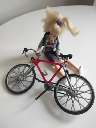 Barbie con Bicicleta Deportiva