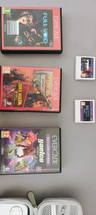 Consola Evercade EXP con juegos Capcom e Irem