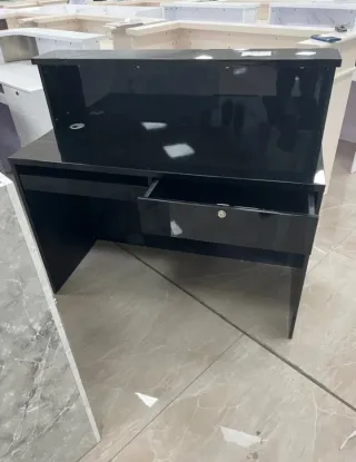 Mostrador Recepción Negro y Blanco