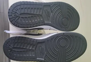 Zapatillas Jordan Blancas y Negras