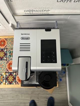 Cafetera Nespresso DeLonghi Lattissima pro