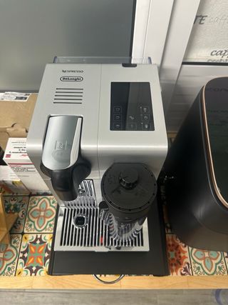 Cafetera Nespresso DeLonghi Lattissima pro