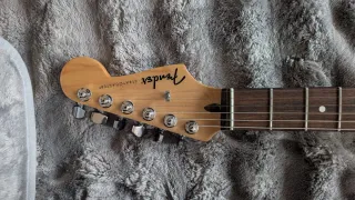 Guitarra Eléctrica Roja Fender