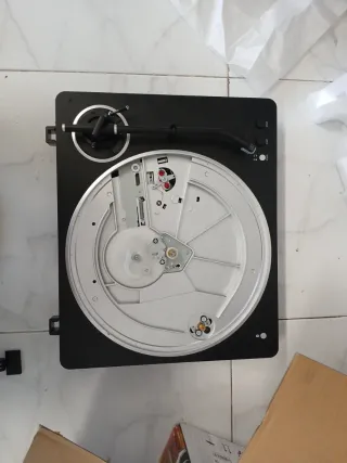 H41 - Tocadiscos Audio-Technica con tapa