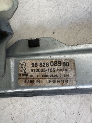 Elevalunas delantero izquierda Peugeot 5008