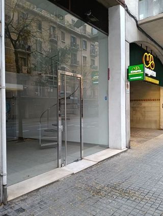 Local comercial en alquiler en Navas en Barcelona