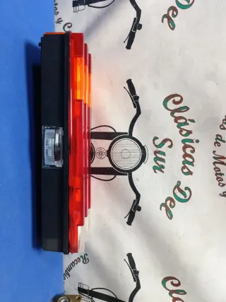 Piloto trasero camión Mercedes