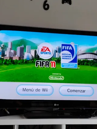 Nintendo Wii + FIFA 11 + Mandos