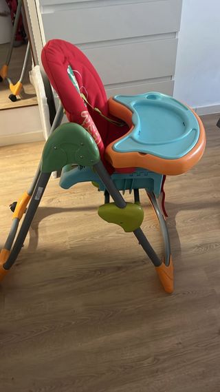 Trona de bebé reclinable con ruedas