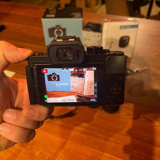 Panasonic Lumix G100 + Obiettivo 25mm F1.7