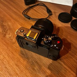 Panasonic Lumix G100 + Obiettivo 25mm F1.7