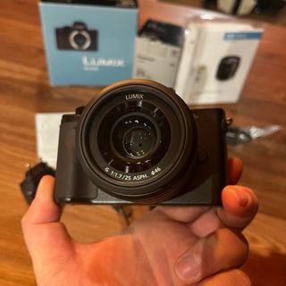 Panasonic Lumix G100 + Obiettivo 25mm F1.7