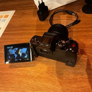 Panasonic Lumix G100 + Obiettivo 25mm F1.7