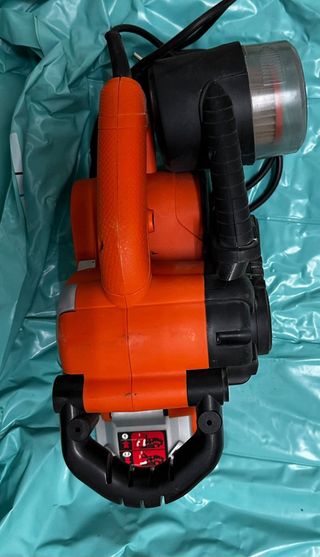 Lijadora de banda Black+Decker