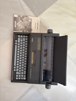 Máquina de escribir Olivetti ET personal 540-II