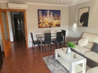 Alquiler piso totalmente amueblado.