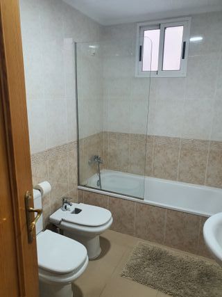 Alquiler piso totalmente amueblado.