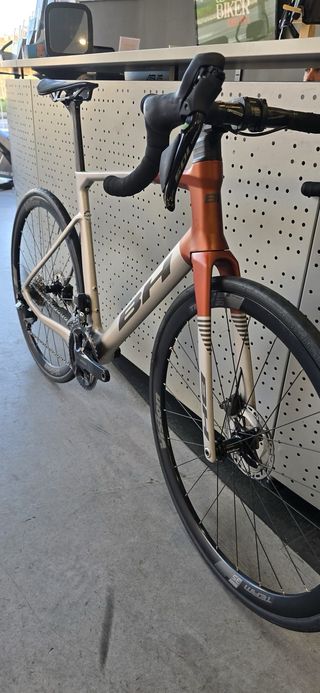 Bicicleta de carretera BH RS1 T/L