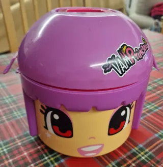 Cabezas Pinypon con accesorios.