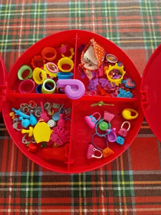 Cabezas Pinypon con accesorios.