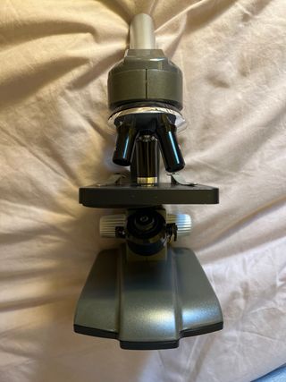 Microscopio educativo con accesorios